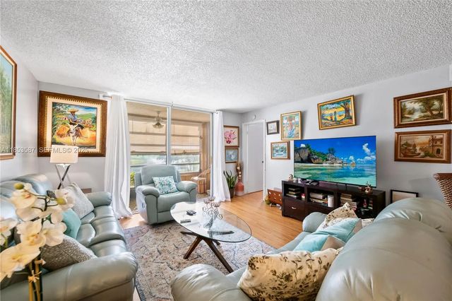 3 of 28 - 9461 Sunrise Lakes Boulevard #207, Sunrise, FL