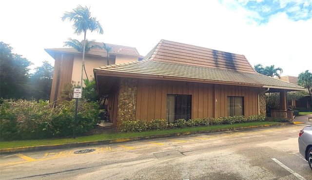 4 of 25 - 7800 W Oakland Park Boulevard #101, Fort Lauderdale, FL