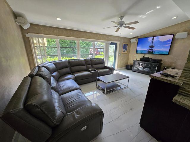 5 of 32 - 2503 Andros Lane, Fort Lauderdale, FL