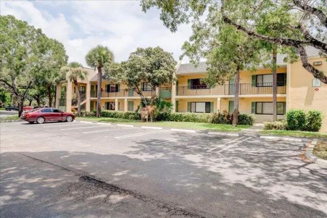 1104 Meadows Circle, Boynton Beach