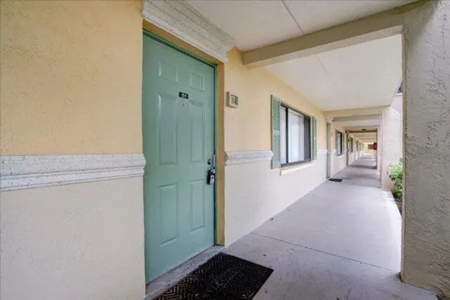 2 of 27 - 1104 Meadows Circle, Boynton Beach, FL