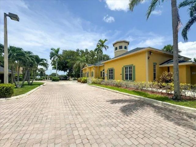 4 of 27 - 1104 Meadows Circle, Boynton Beach, FL