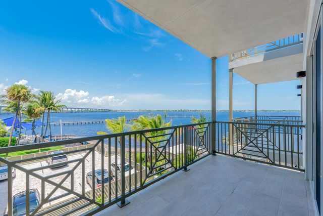 41 Sw Seminole Street #305, Stuart