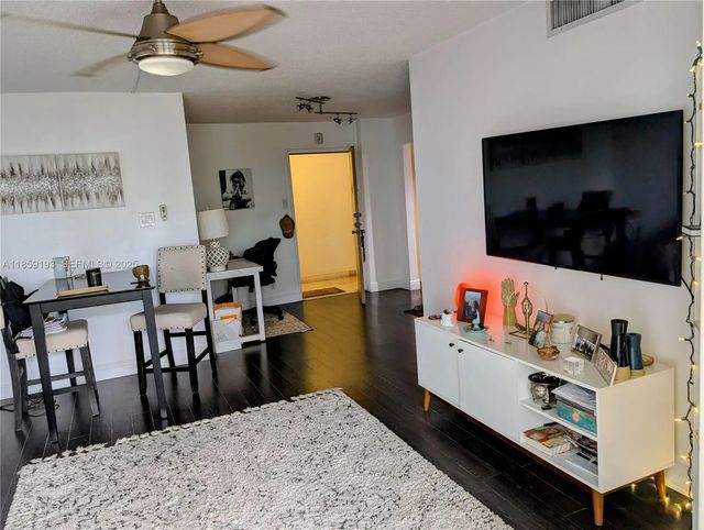 5 of 20 - 3304 Virginia Street #4a, Miami, FL