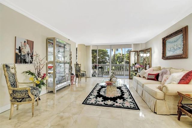 2000 Island Boulevard #410, Aventura