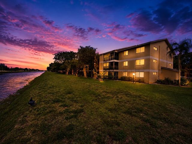 5 of 52 - 3083 N Oakland Forest Drive #308, Oakland Park, FL