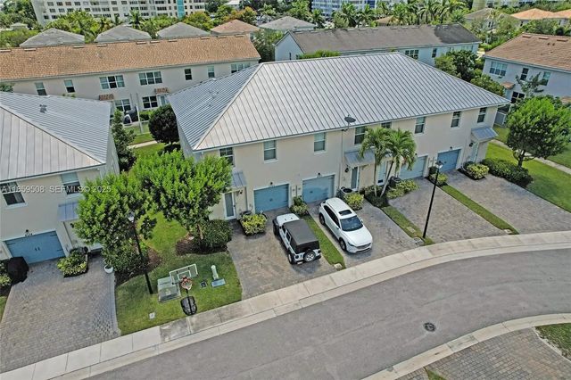 2 of 38 - 4046 Long Leaf Lane, Hollywood, FL