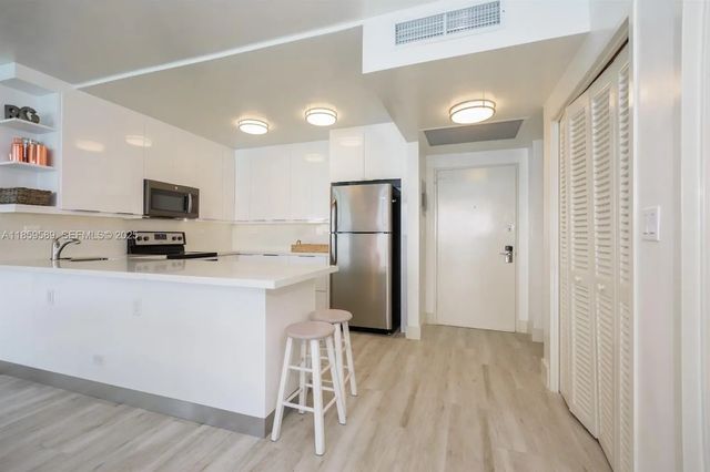 4 of 53 - 5601 Collins Avenue #1204, Miami Beach, FL