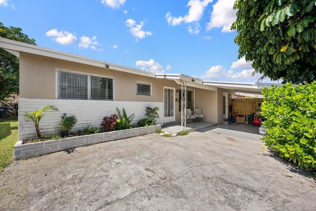 313 Sw 7th Street, Hallandale Beach