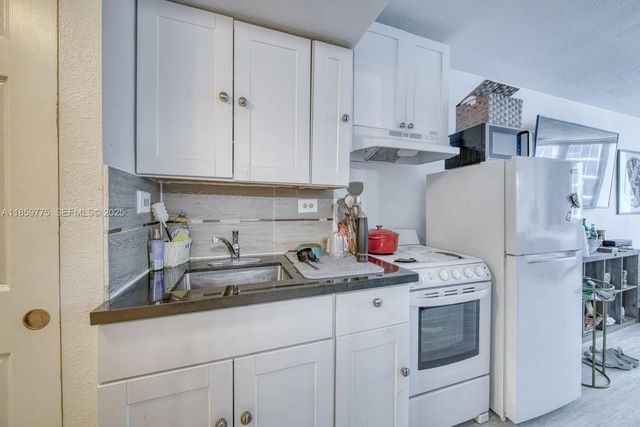 4 of 18 - 19201 Collins Avenue #822, Sunny Isles Beach, FL