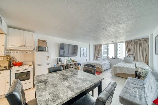 5 of 18 - 19201 Collins Avenue #822, Sunny Isles Beach, FL