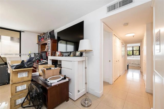 4 of 30 - 1621 Collins Avenue #302, Miami Beach, FL