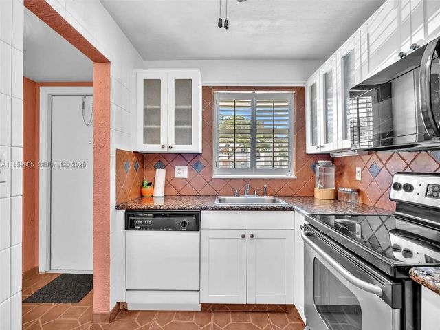 4 of 76 - 8020 N Sunrise Lakes Drive #110, Sunrise, FL