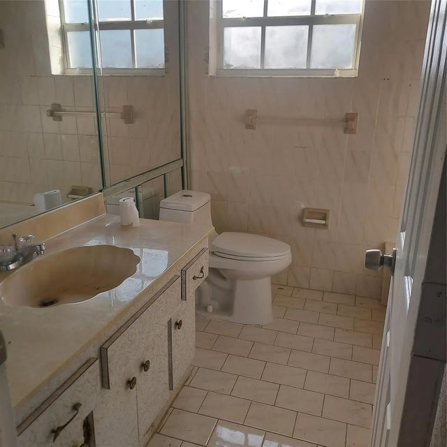 2 of 11 - N/A, Lauderdale Lakes, FL