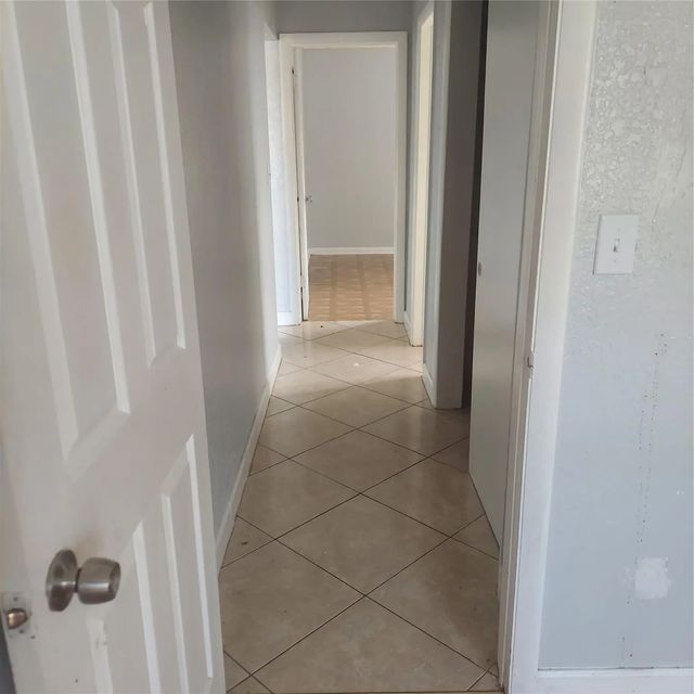 3 of 11 - N/A, Lauderdale Lakes, FL