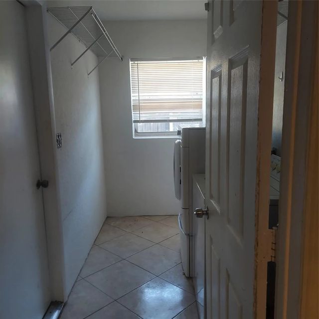 5 of 11 - N/A, Lauderdale Lakes, FL