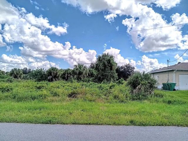 100 Flanders Street, Port Charlotte