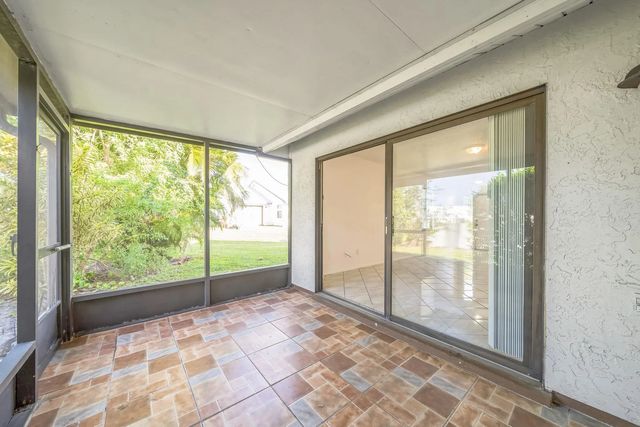 390 Sw Colesbury Avenue, Port St. Lucie