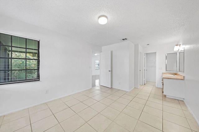 2 of 31 - 390 Sw Colesbury Avenue, Port St. Lucie, FL