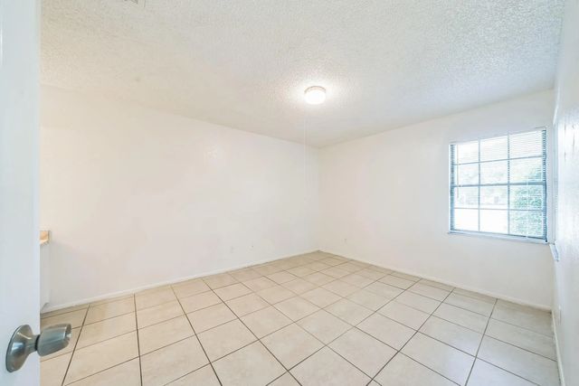 3 of 31 - 390 Sw Colesbury Avenue, Port St. Lucie, FL