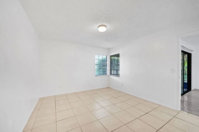4 of 31 - 390 Sw Colesbury Avenue, Port St. Lucie, FL