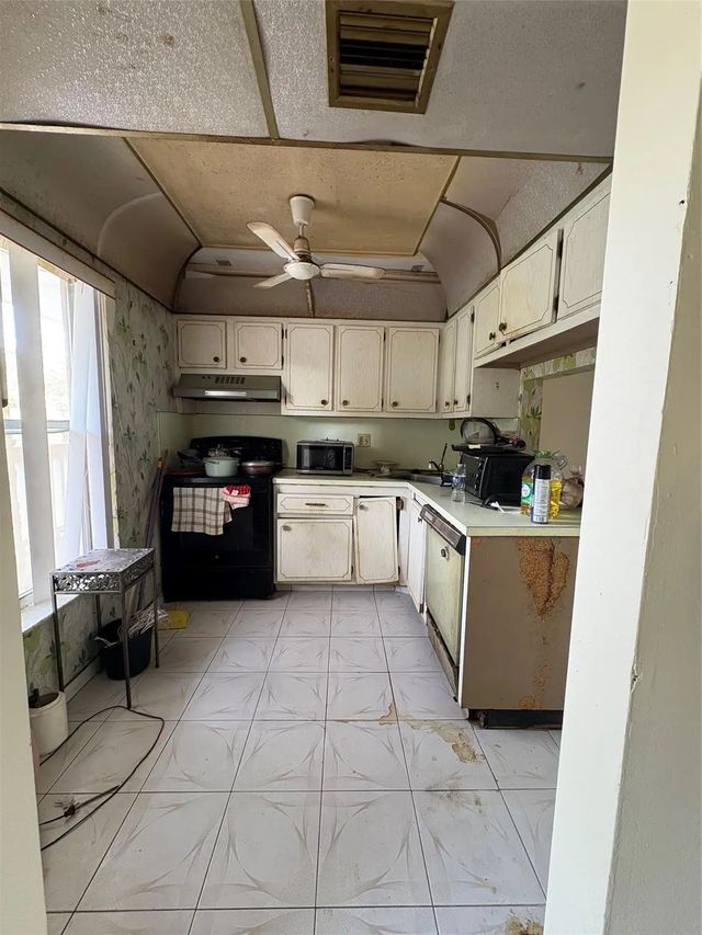 2 of 11 - 6020 Nw 64th Avenue #208, Tamarac, FL