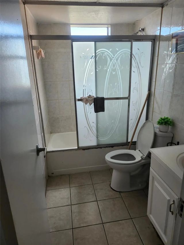 3 of 13 - 2840 Somerset Drive #404 M, Lauderdale Lakes, FL