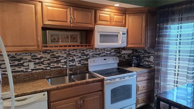 5 of 32 - 4500 N Federal Highway #352f, Lighthouse Point, FL
