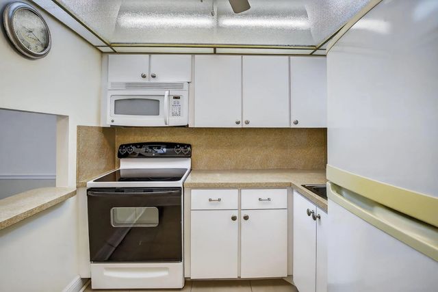 4 of 43 - 2951 Sunrise Lakes Drive E #107, Sunrise, FL