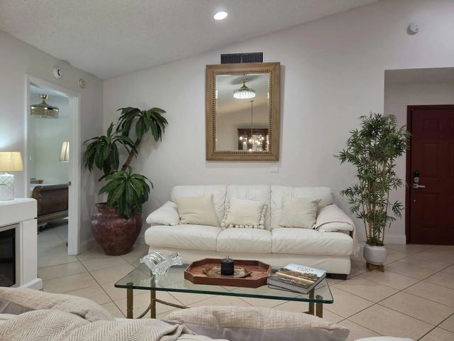 2 of 54 - 115 Ramblewood Circle, Royal Palm Beach, FL