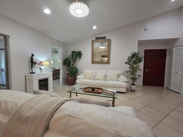 5 of 54 - 115 Ramblewood Circle, Royal Palm Beach, FL
