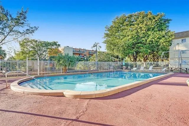 3 of 38 - 4047 Nw 16th Street #406, Lauderhill, FL