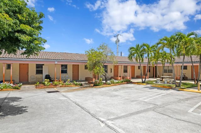3 of 10 - 7800 S Dixie Highway, West Palm Beach, FL