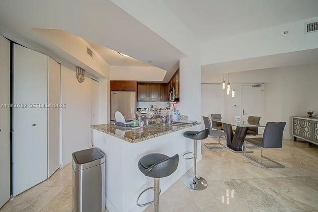 5 of 60 - 19900 E Country Club Drive #308, Aventura, FL