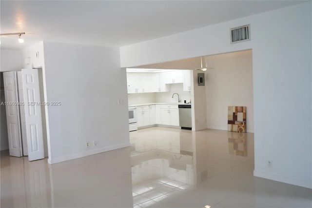 5 of 25 - 2800 S University Drive #2a, Davie, FL