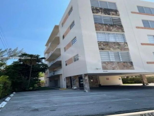 1020 94th Street #203, Bay Harbor Islands