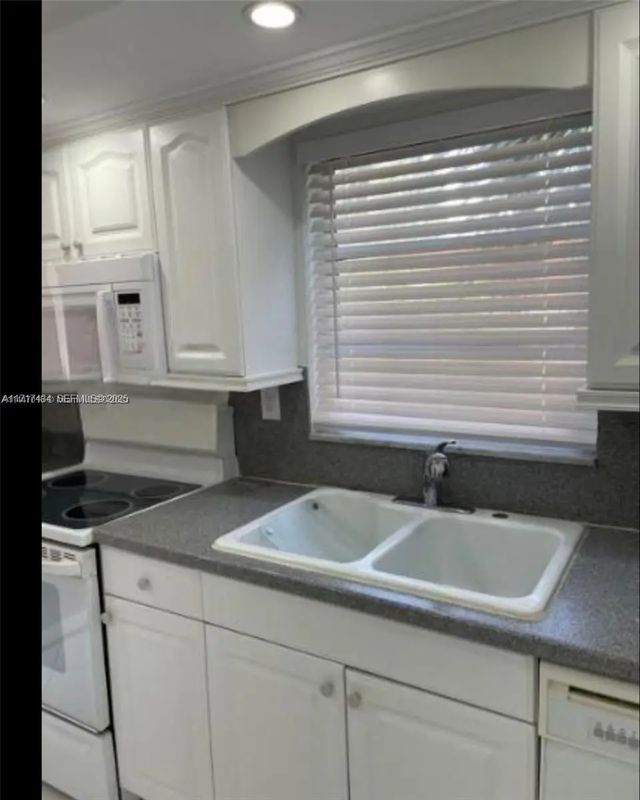 3 of 11 - 1020 94th Street #203, Bay Harbor Islands, FL