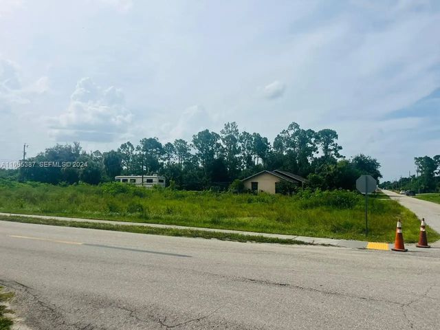 601 Lake Avenue, Lehigh Acres
