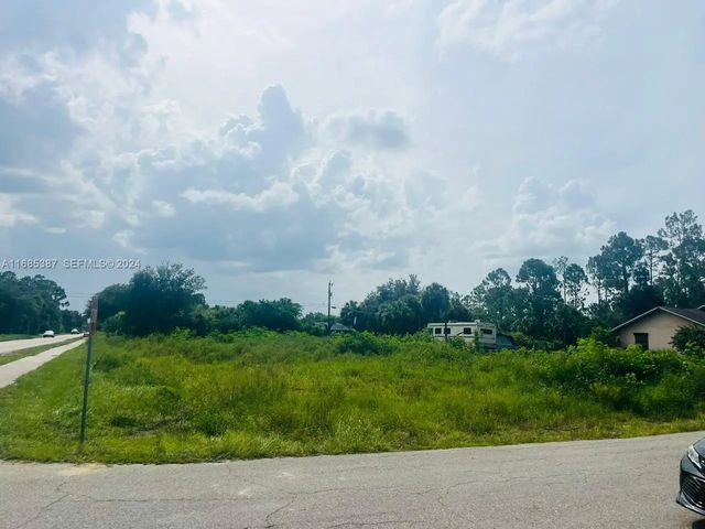 2 of 3 - 601 Lake Avenue, Lehigh Acres, FL