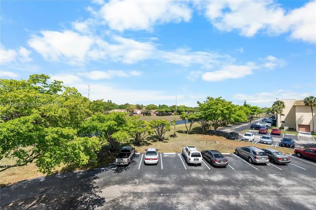 4 of 20 - 8450 Sunrise Lakes Boulevard #306, Sunrise, FL