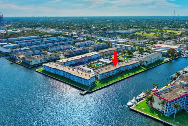 111 Shore Court #306, North Palm Beach