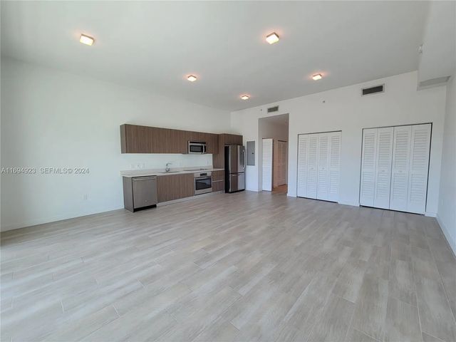 4 of 15 - 1600 Sw 1 Avenue #411, Miami, FL