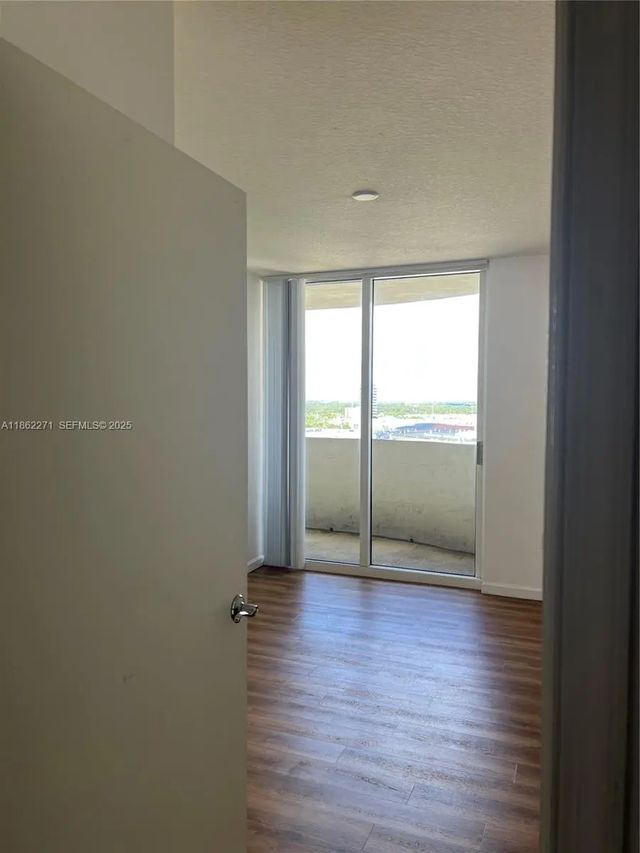 3 of 18 - 19501 W Country Club Drive #1411, Aventura, FL