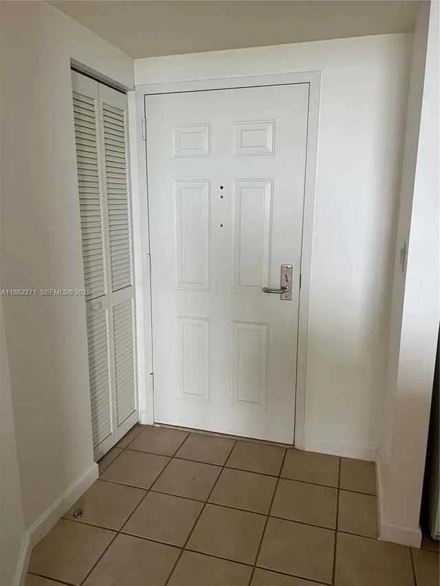 4 of 18 - 19501 W Country Club Drive #1411, Aventura, FL