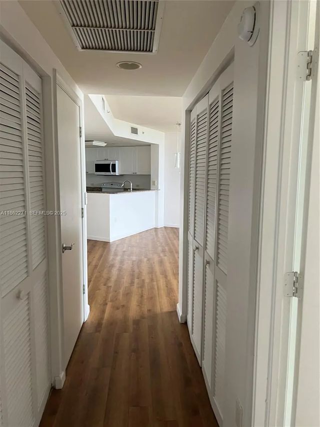 5 of 18 - 19501 W Country Club Drive #1411, Aventura, FL