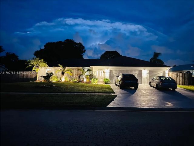 509 Ne Solida Circle, Port St. Lucie