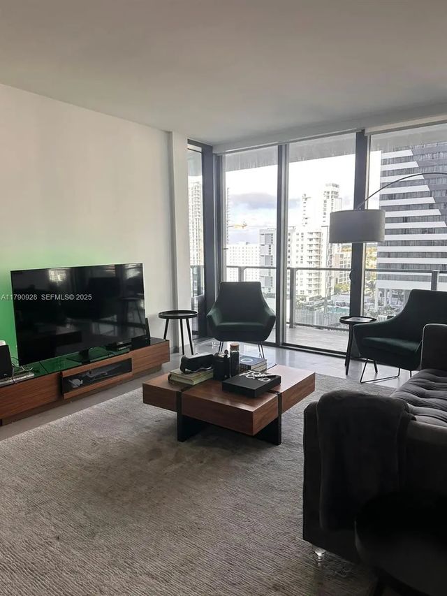 3 of 11 - 88 Sw 7th Street #810, Miami, FL