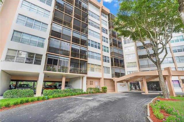 1400 Saint Charles Place #l4, Pembroke Pines