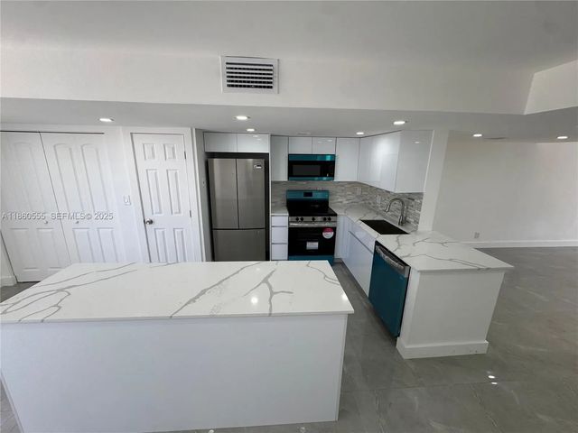2 of 37 - 2318 Ne 7th Street #34, Hallandale Beach, FL