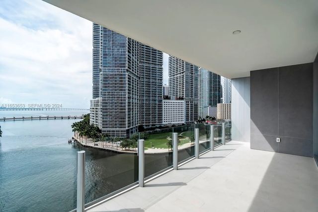 2 of 31 - 300 Biscayne Blvd Way #902, Miami, FL